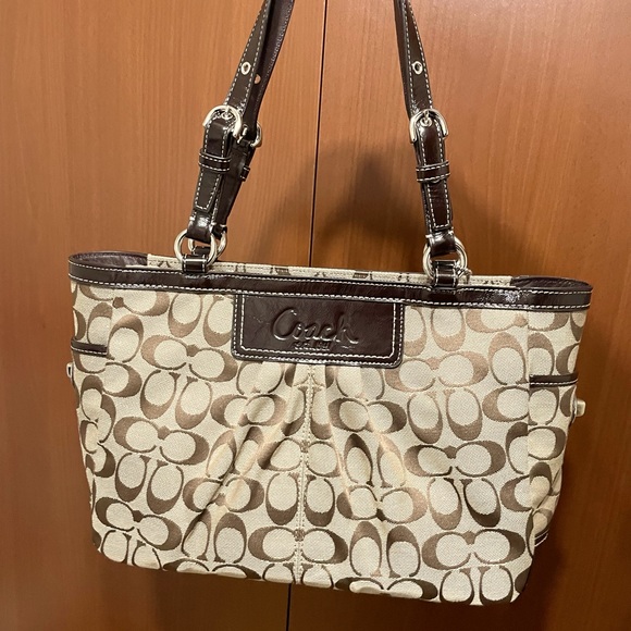 Coach Handbags - Coach Pleated Signature East/West Gallery Tote (excellent condition)